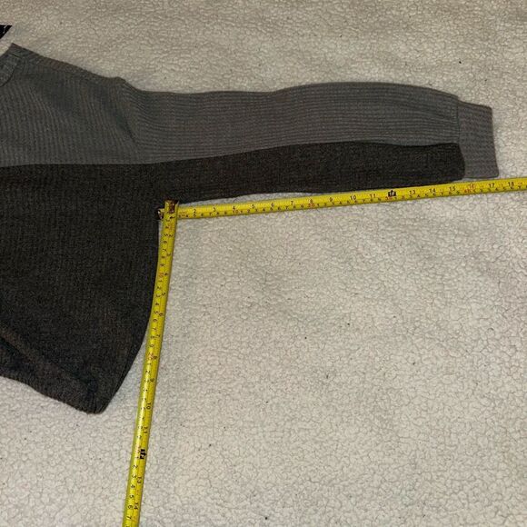 Hollister Gray Colorblock Waffle Sweater Long Sleeve Back Cutout Small NWT - Picture 8 of 8